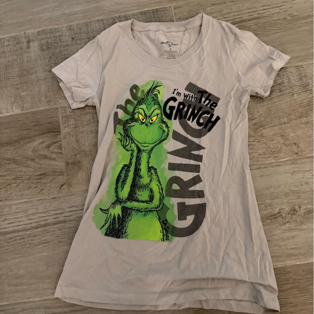 Grinch tshirt from universal